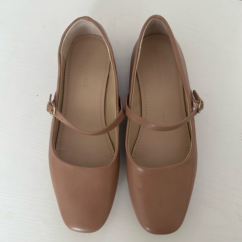 Banana Republic Square Toe Mary Jane Flats Size 6